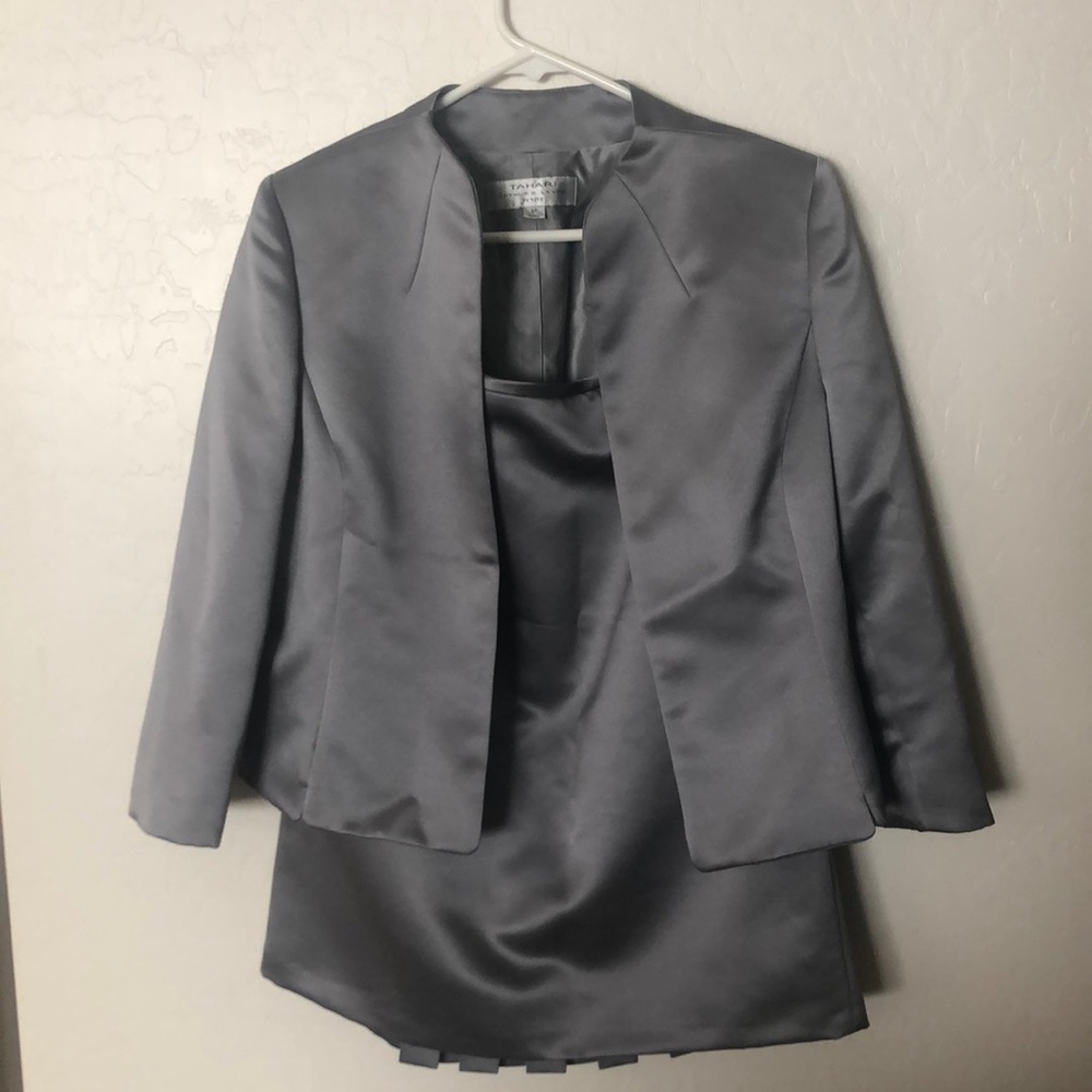 Tahari Arthur A. levine Petite